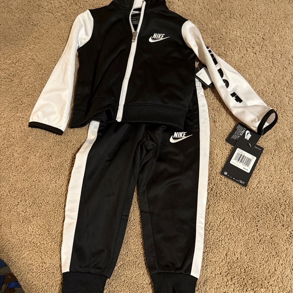 NWT Nike Black and White Tracksuit Size 2T